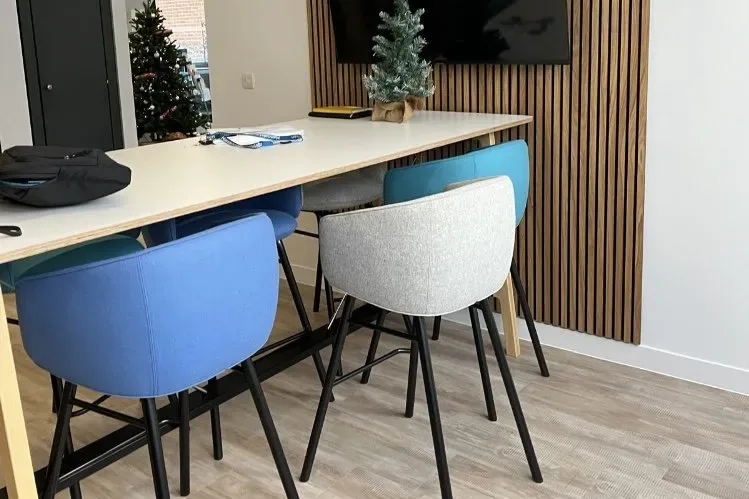 A Handelsbanken meeting desk with slatted timber and screen